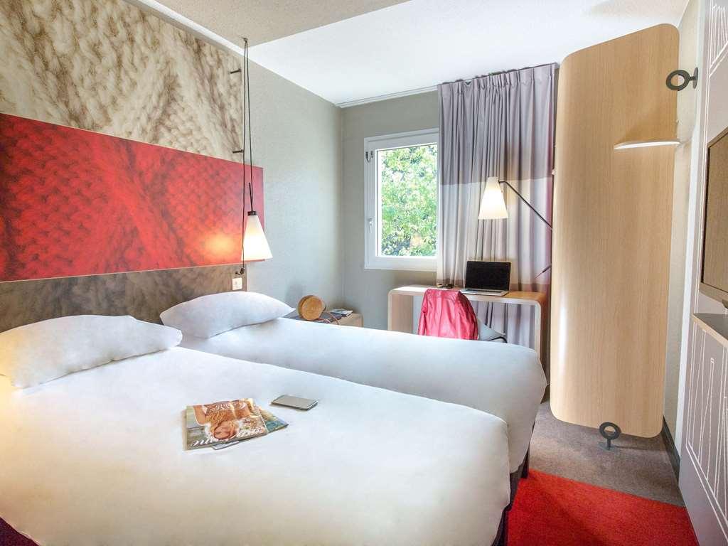 Ibis Brignoles Provence Verte Rom bilde